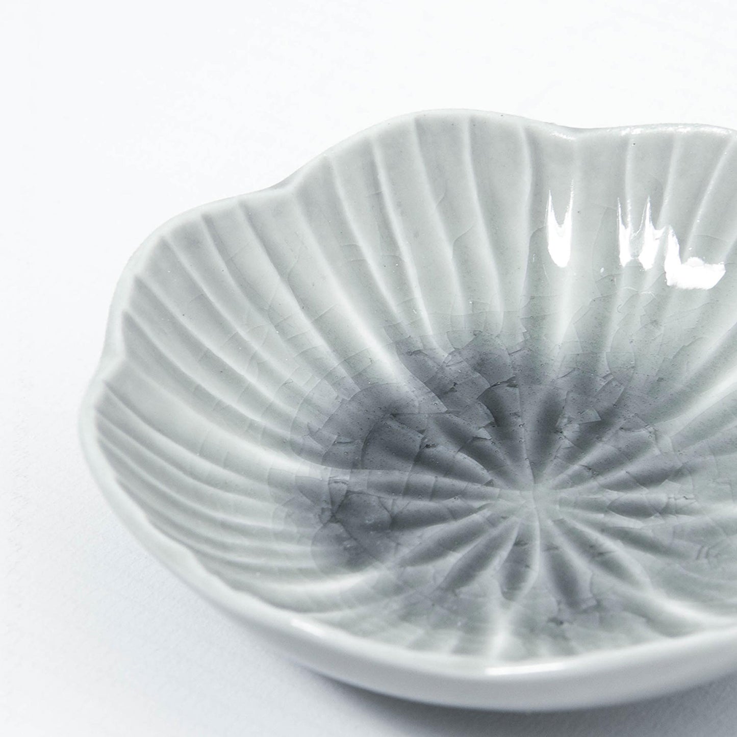 Small Plate Flower Grey