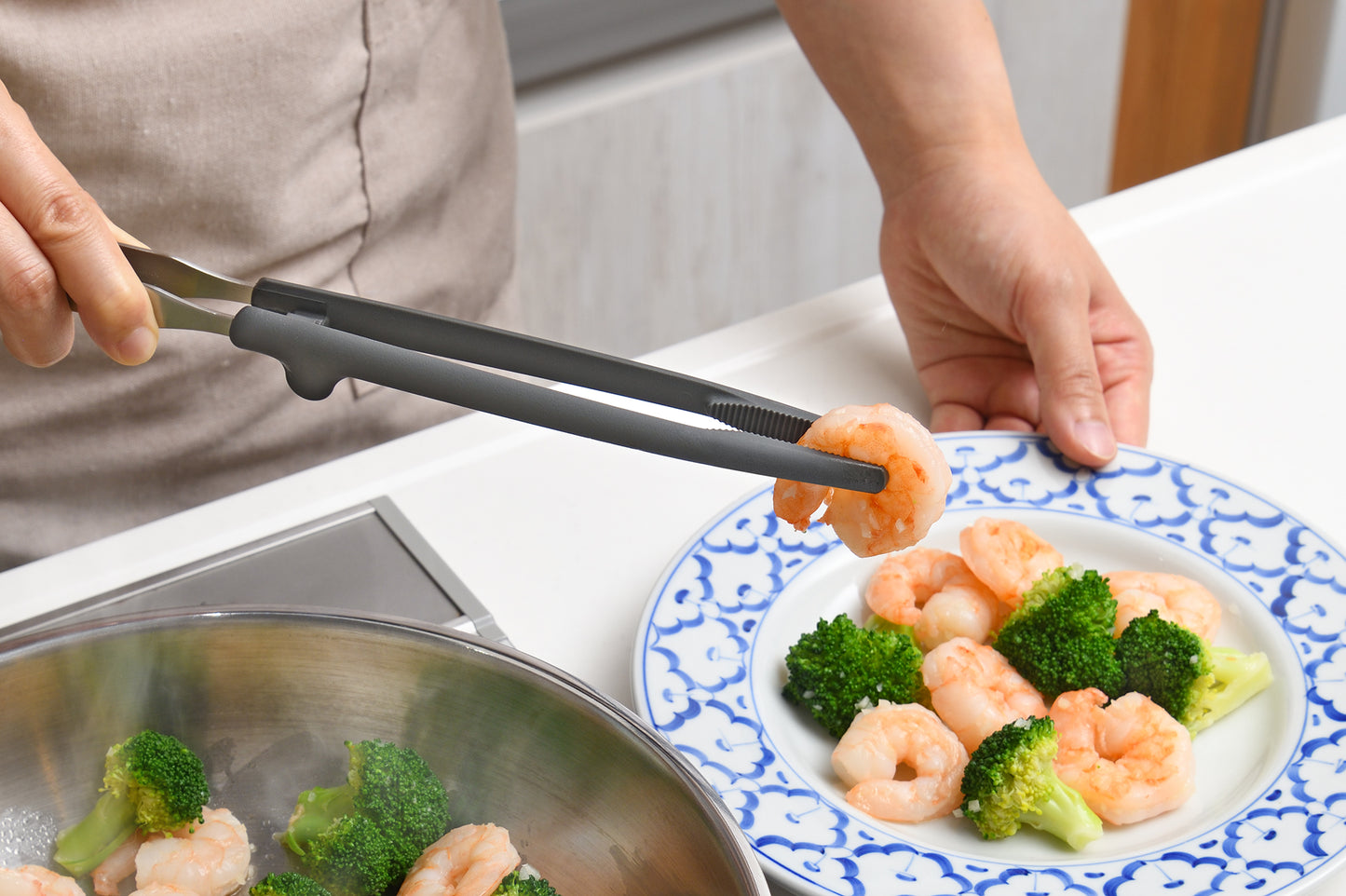 Precision Tongs / One Click Cooking Chopsticks