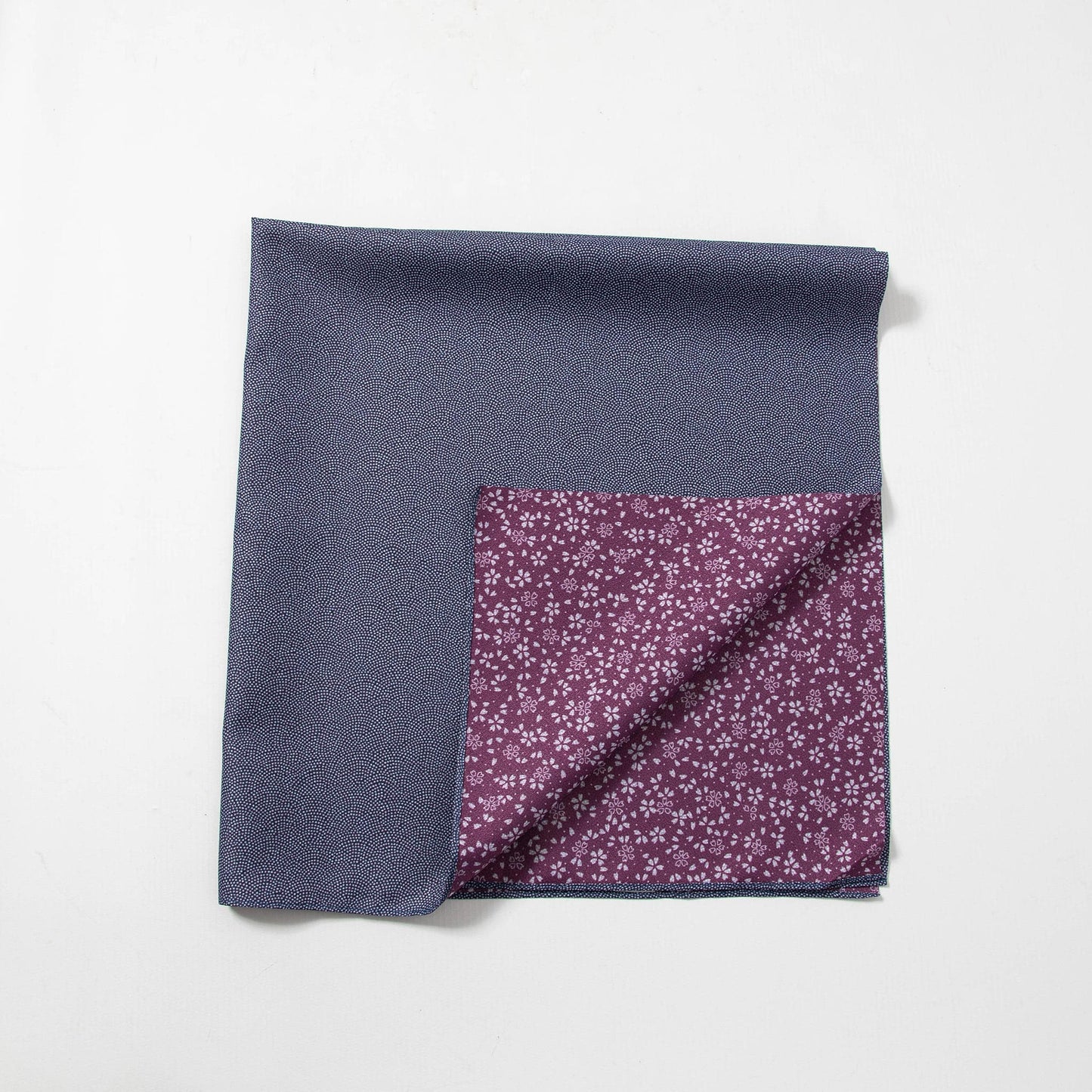 Medium Furoshiki - Amunzen Reversible Sharkskin Pattern / Sakura Navy Rose