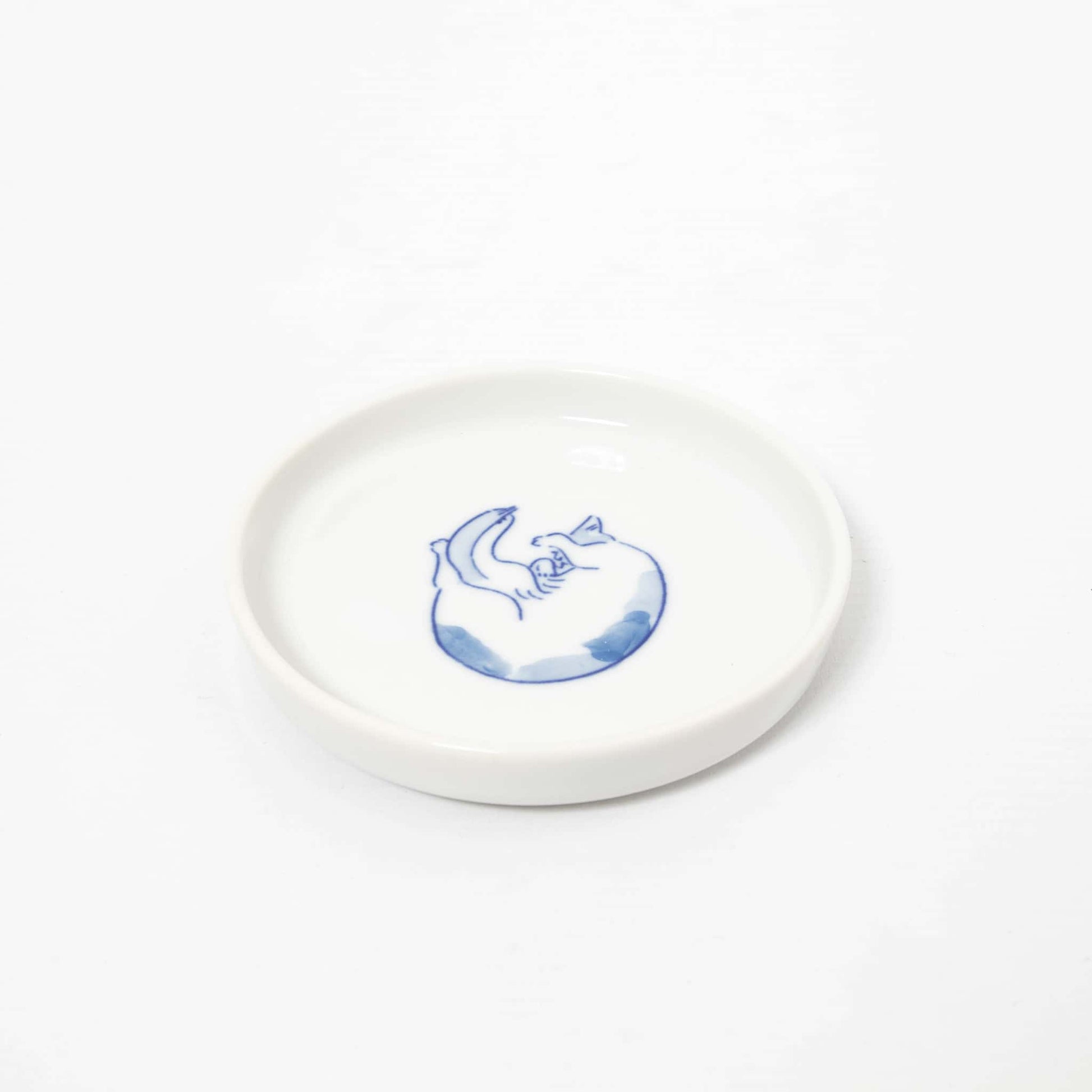 Cup with Small Lid Plate - Relaxed Cat