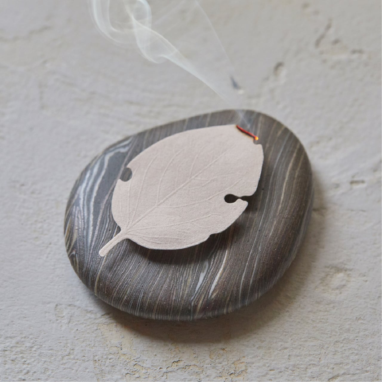 HAKO Paper Leaf Incense - Cinnamon