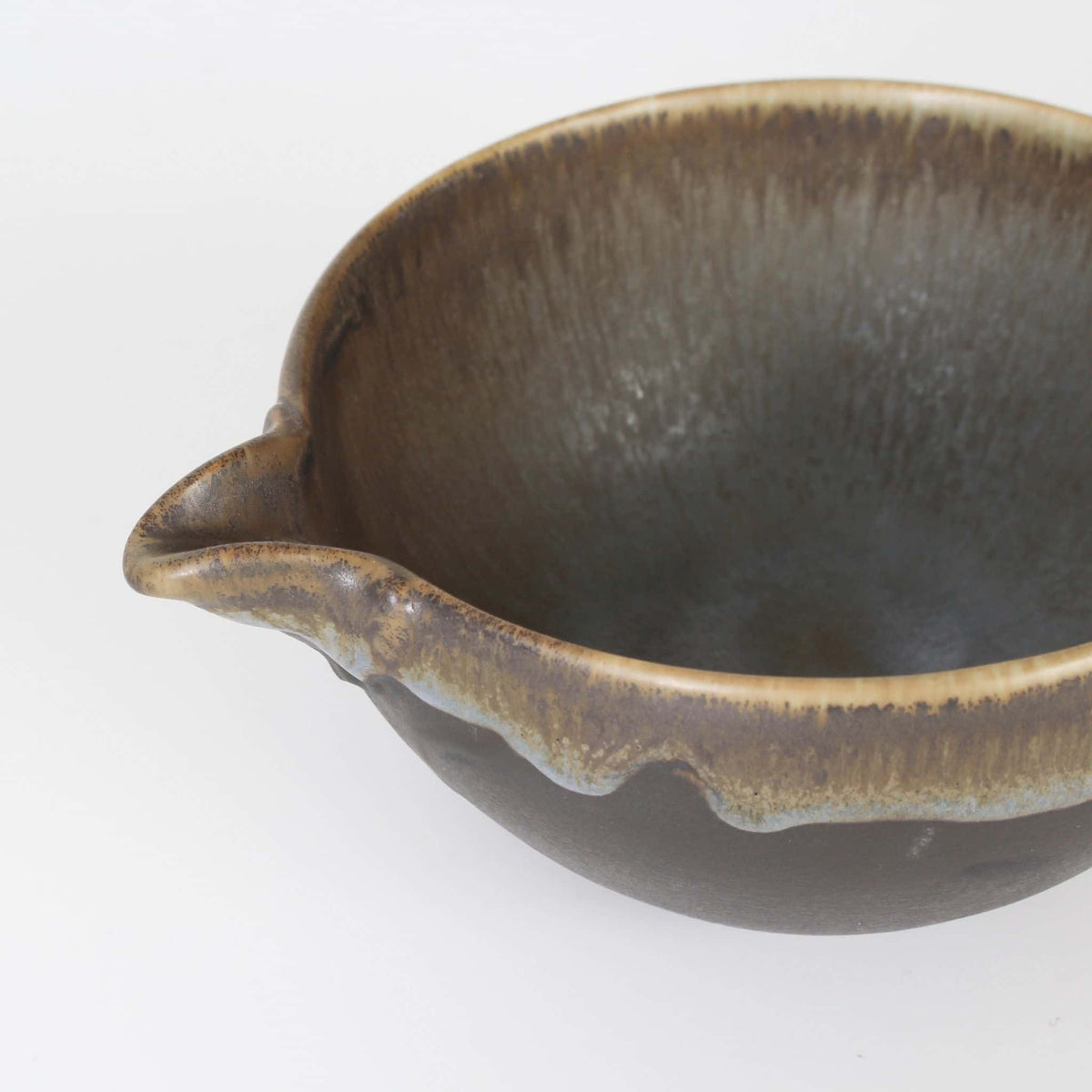 Matcha Latte Bowl with Pouring Spout | Ibushi Gold | Mino Ware | Made in Japan