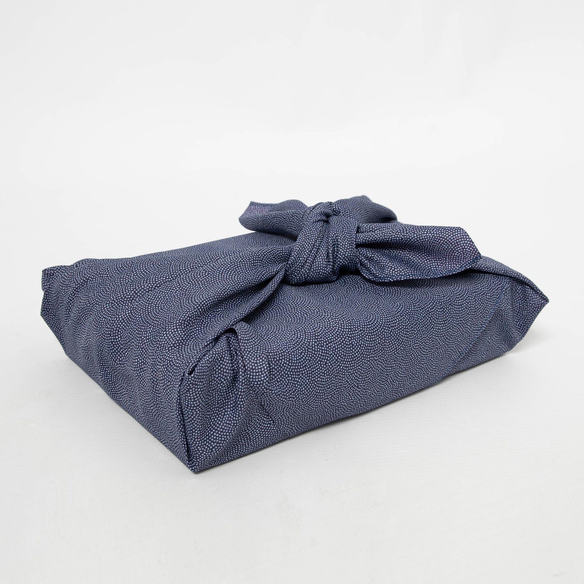 Medium Furoshiki - Amunzen Reversible Sharkskin Pattern / Sakura Navy Rose